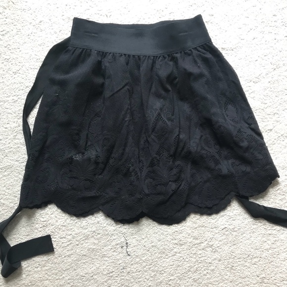 Black lace skirt - Picture 1 of 2